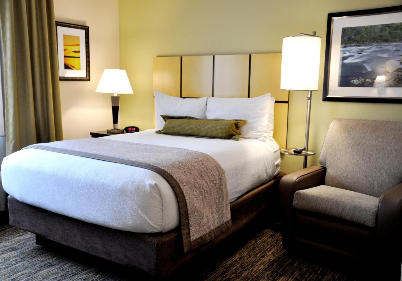 | Candlewood Suites Sterling, an IHG Hotel