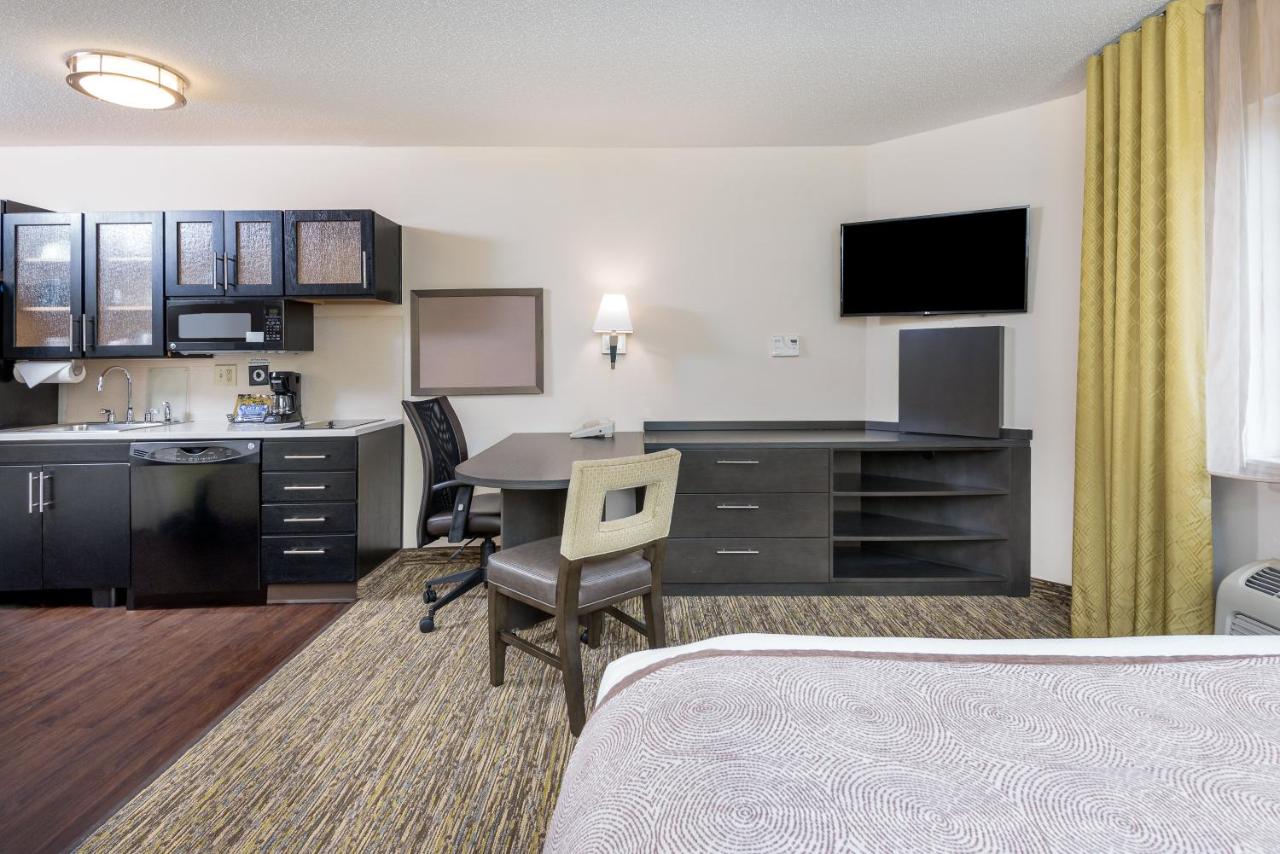 | Candlewood Suites Sterling, an IHG Hotel