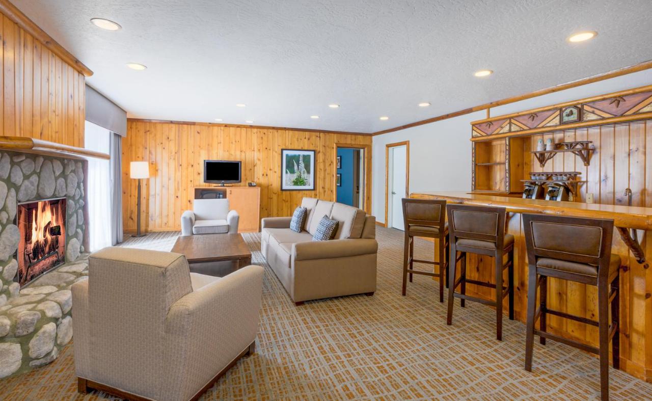 King Suite with Mobility Accessible Tub and Balcony at Holiday Inn Resort The Lodge At Big Bear Lake by IHG