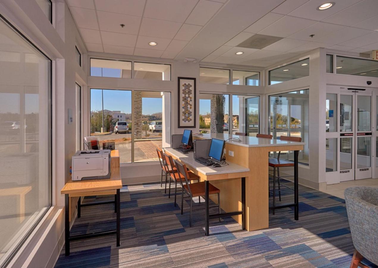 | Holiday Inn Express Pigeon Forge – Sevierville, an IHG Hotel