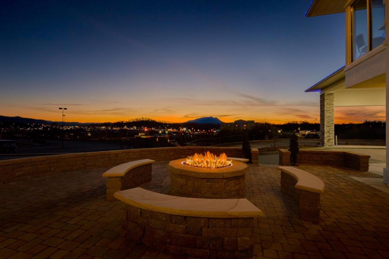 | Holiday Inn Express Pigeon Forge – Sevierville, an IHG Hotel