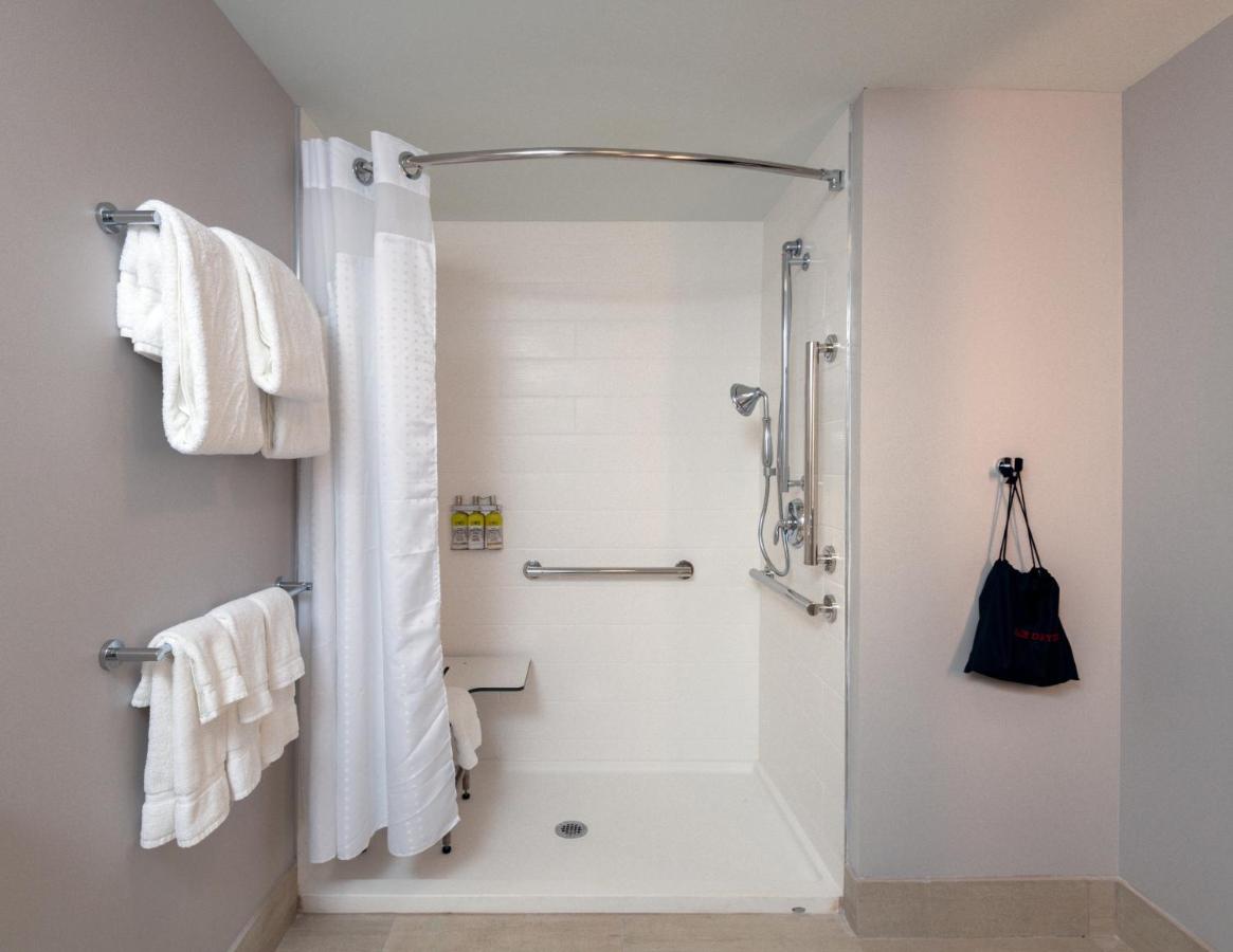 King Room - Mobility Access/Roll in Shower - Non-Smoking at Holiday Inn Express & Suites Tulsa Downtown by IHG