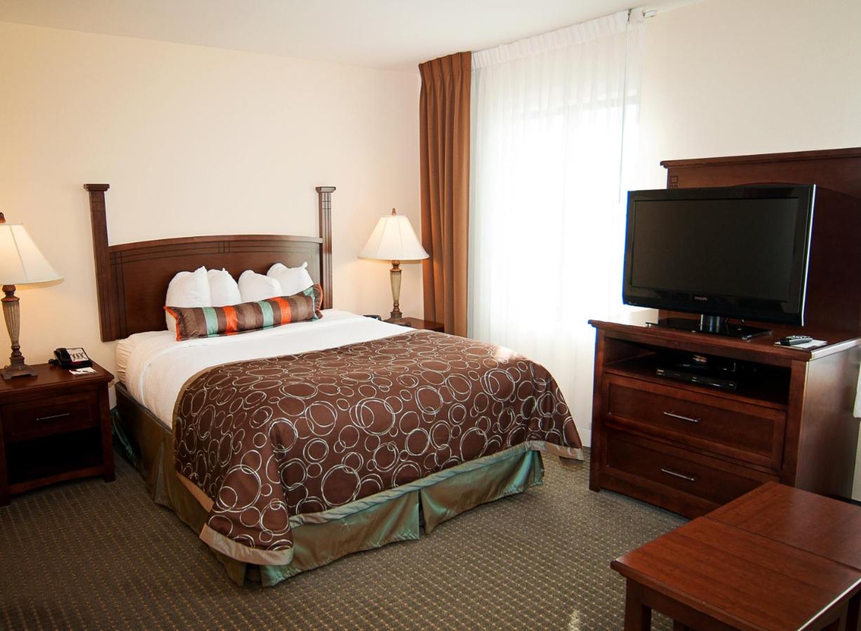 Queen Studio with Sofa Bed - Smoking at Staybridge Suites Wichita, an IHG Hotel