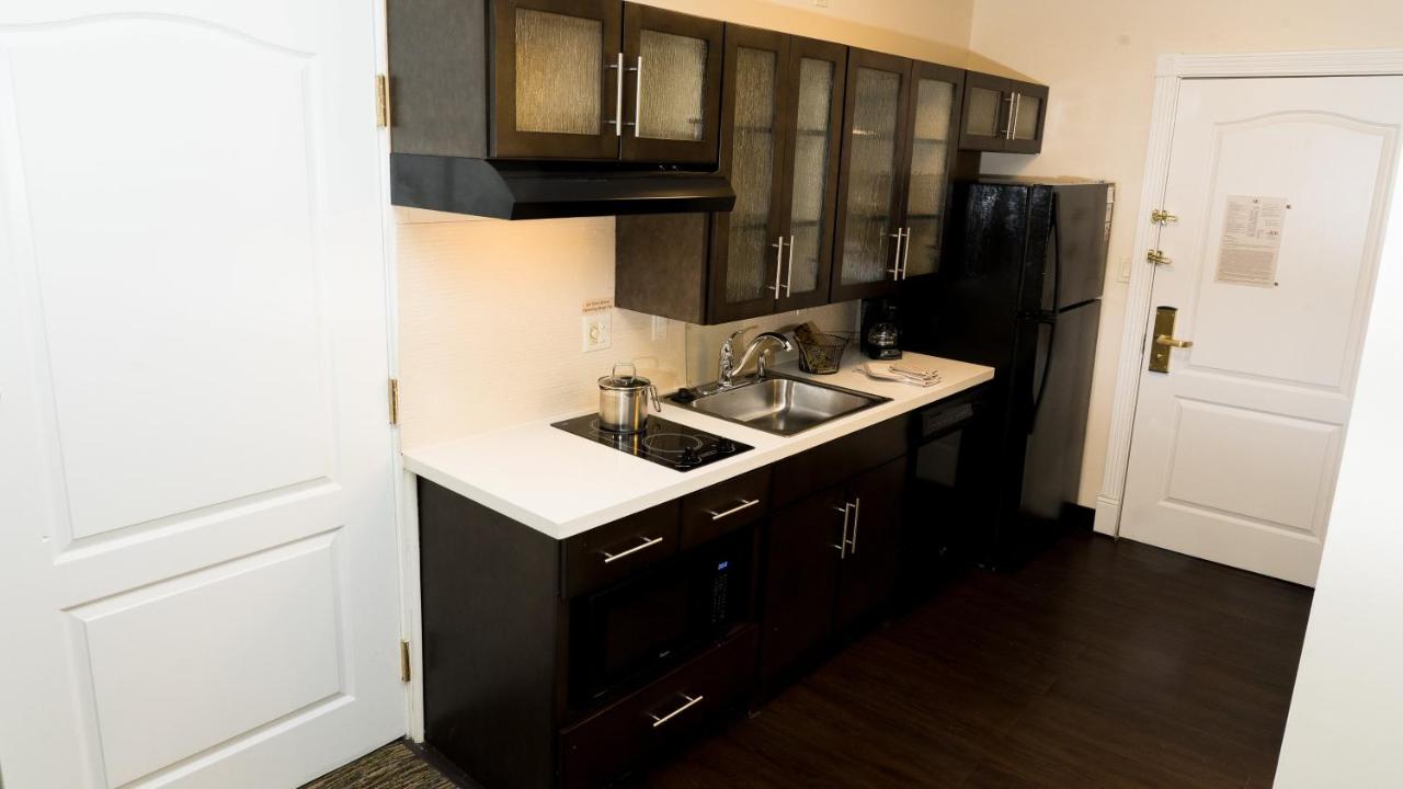 Queen Studio Suite with Mobility Accessible Tub - Non-Smoking at Candlewood Suites St. Joseph / Benton Harbor, an IHG Hotel