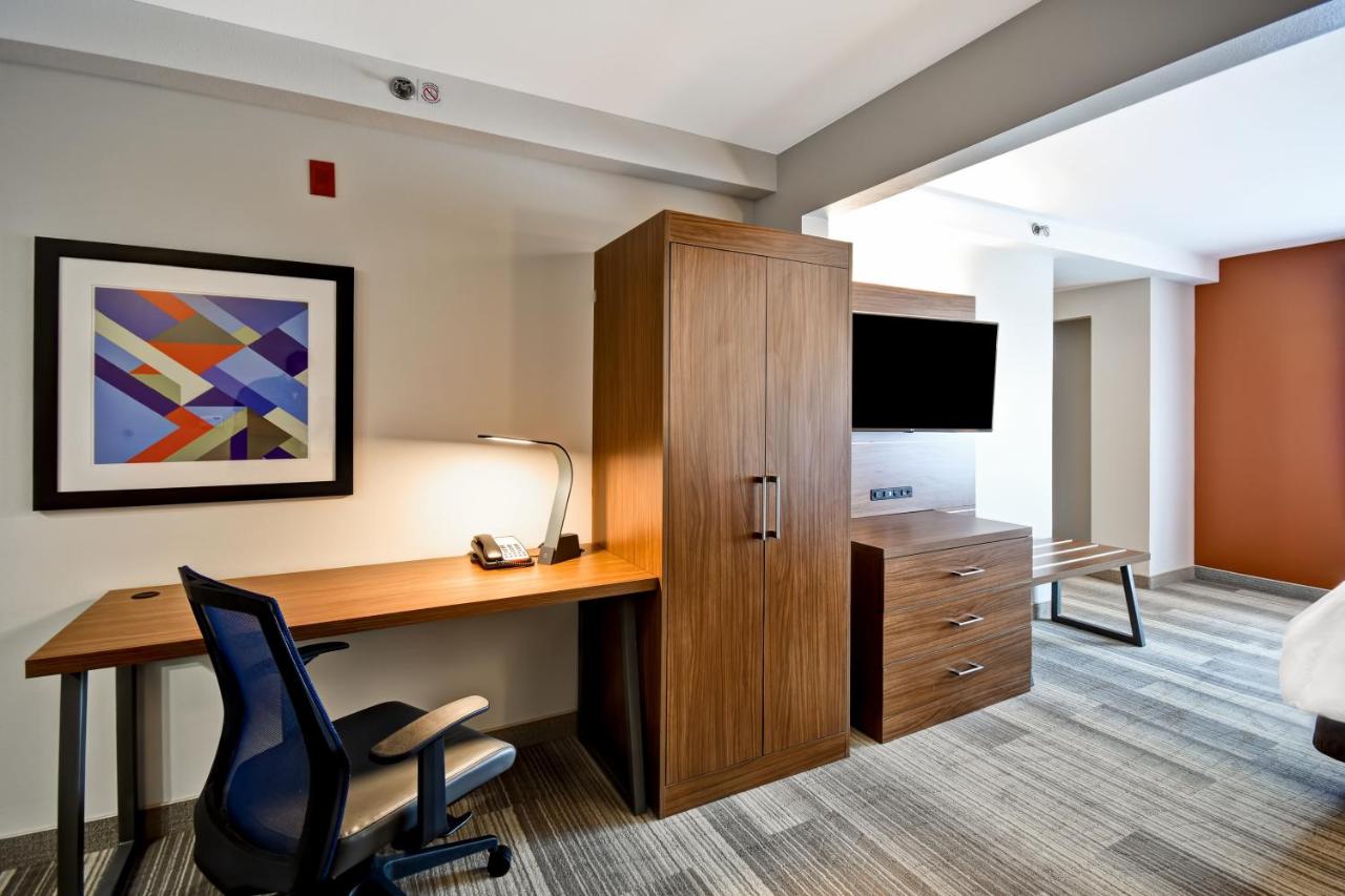King Room with Sofa Bed at Holiday Inn Express & Suites Schererville by IHG