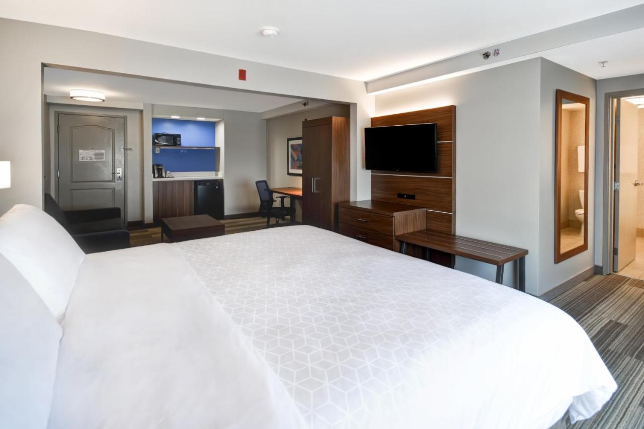 King Room with Sofa Bed at Holiday Inn Express & Suites Schererville by IHG