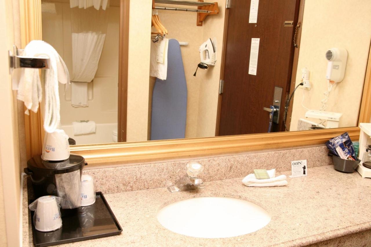 King Room - Non-Smoking at Baymont by Wyndham Detroit/Roseville