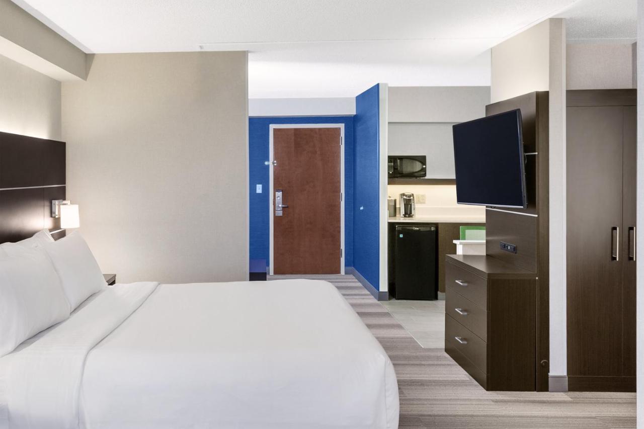 King Suite - Non-Smoking at Holiday Inn Express Hotel & Suites South Portland by IHG