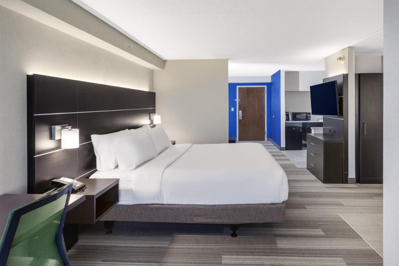 King Suite - Disability Access/Non-Smoking at Holiday Inn Express Hotel & Suites South Portland by IHG