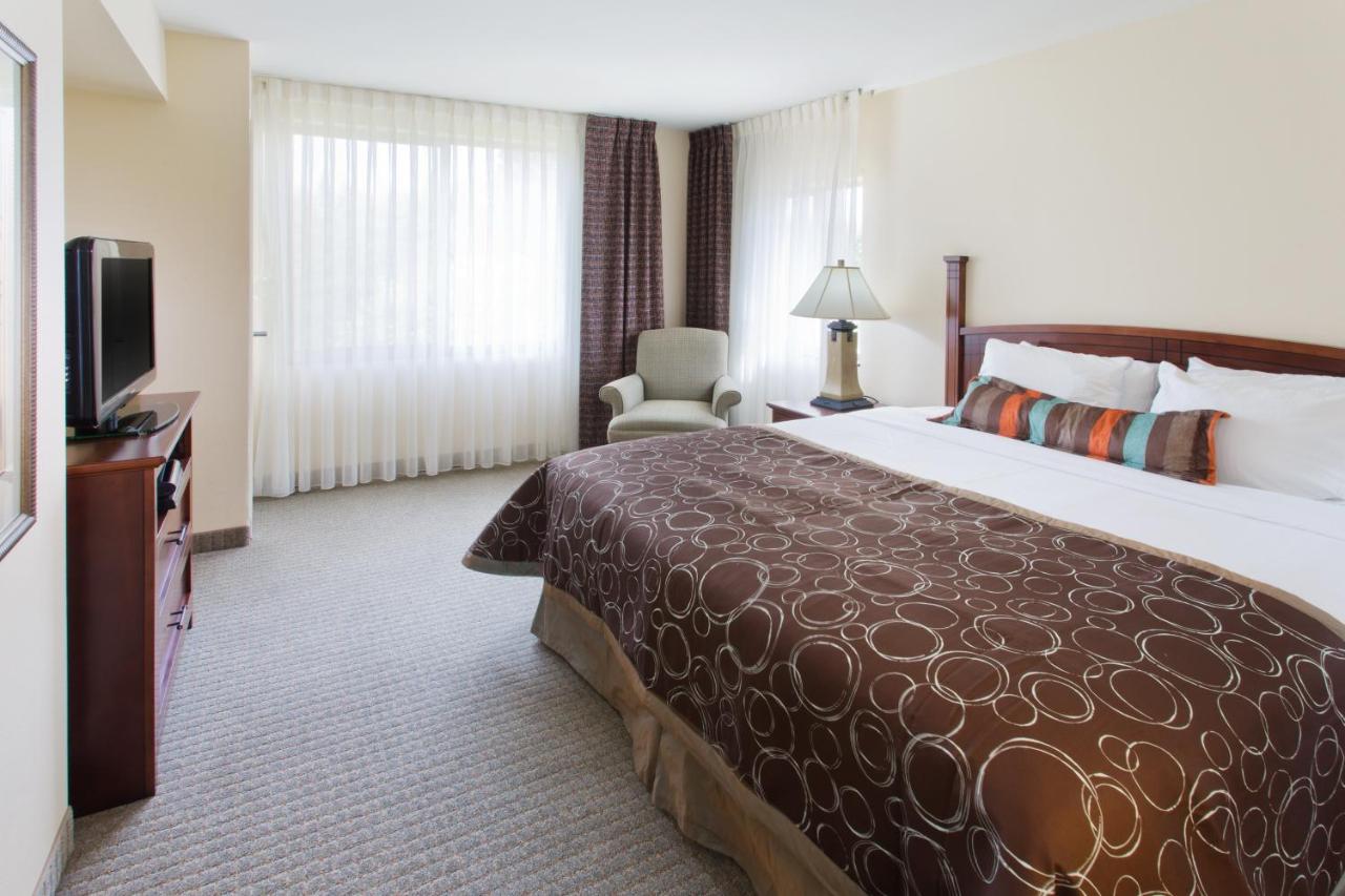 One Bedroom Suite with King Bed and Hearing Accessible Roll In Shower - Non-Smoking at Staybridge Suites Everett-Paine Field by IHG