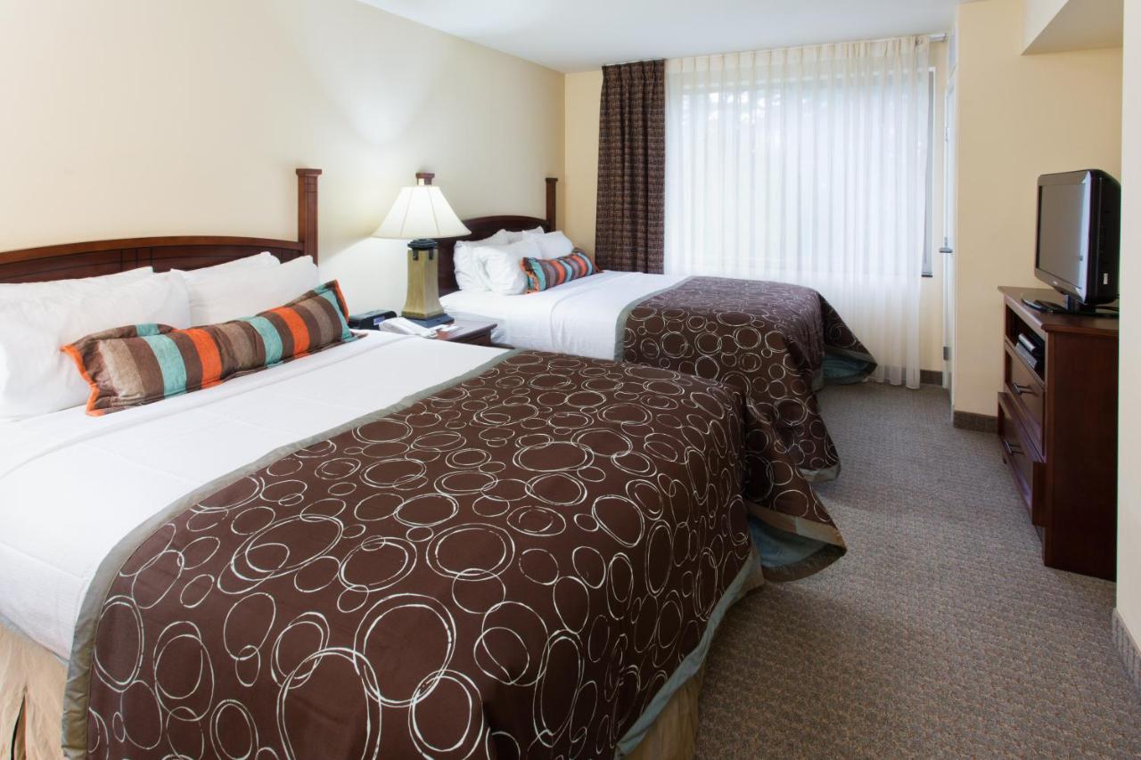 One-Bedroom Queen Suite with Sofa Bed at Staybridge Suites Everett-Paine Field by IHG