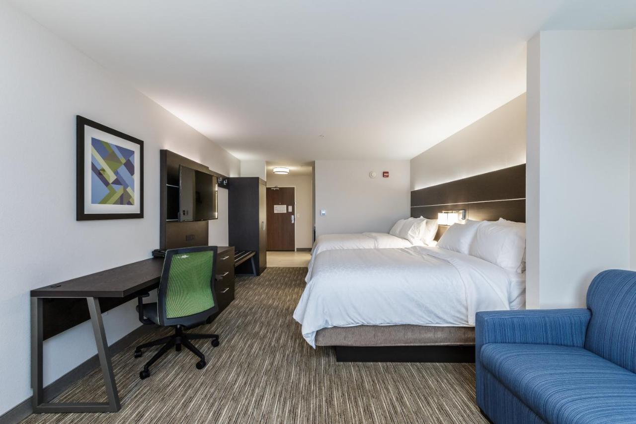 Suite - Hearing Accessible at Holiday Inn Express & Suites - South Bend Casino  by IHG