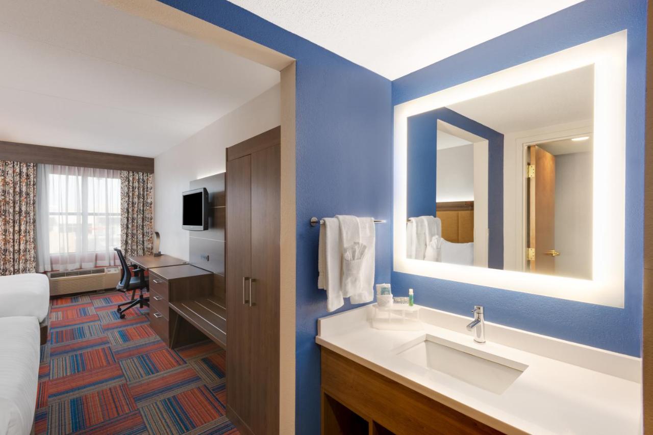 King Room at Holiday Inn Express Cambridge, an IHG Hotel