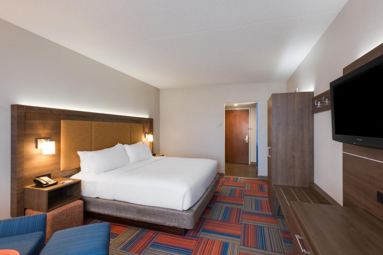 King Room - Mobility Access/Hearing Accessible at Holiday Inn Express Cambridge, an IHG Hotel
