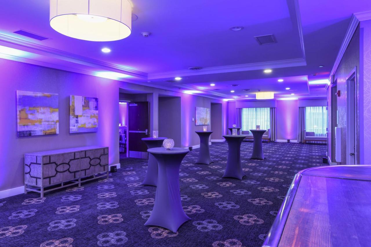 | Holiday Inn Hotel & Suites Cincinnati Downtown, an IHG Hotel