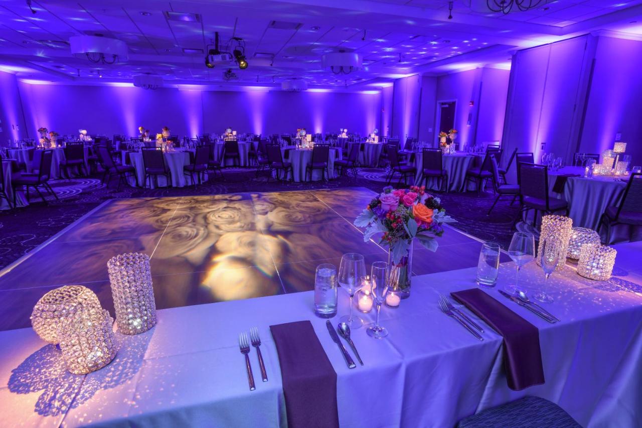 | Holiday Inn Hotel & Suites Cincinnati Downtown, an IHG Hotel