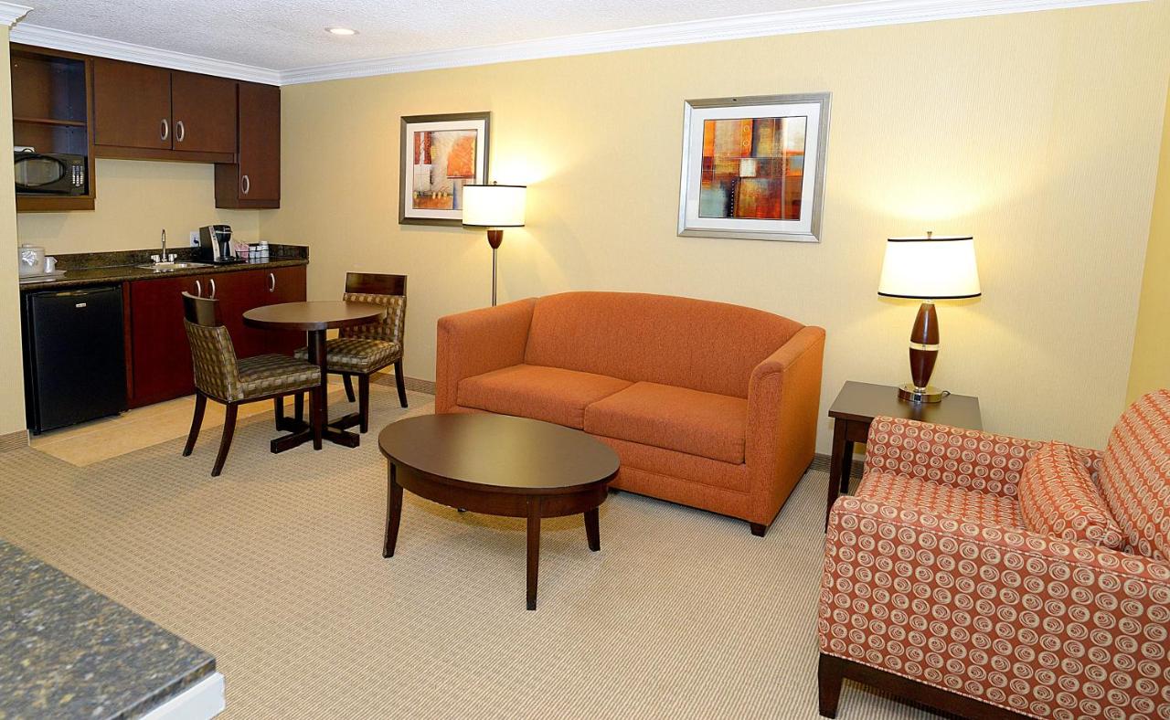 King Suite at Holiday Inn Hotel & Suites San Mateo-San Francisco SFO by IHG