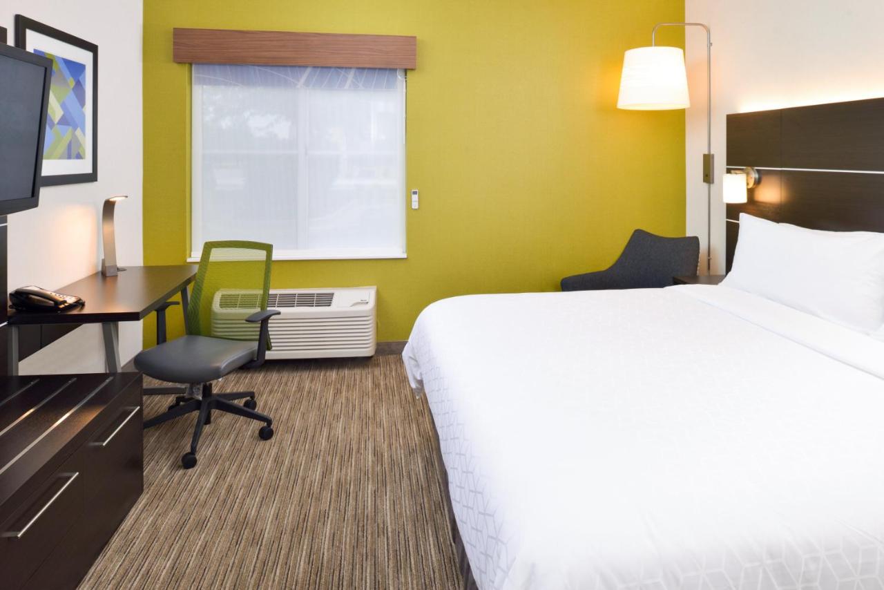  | Holiday Inn Express Wixom, an IHG Hotel