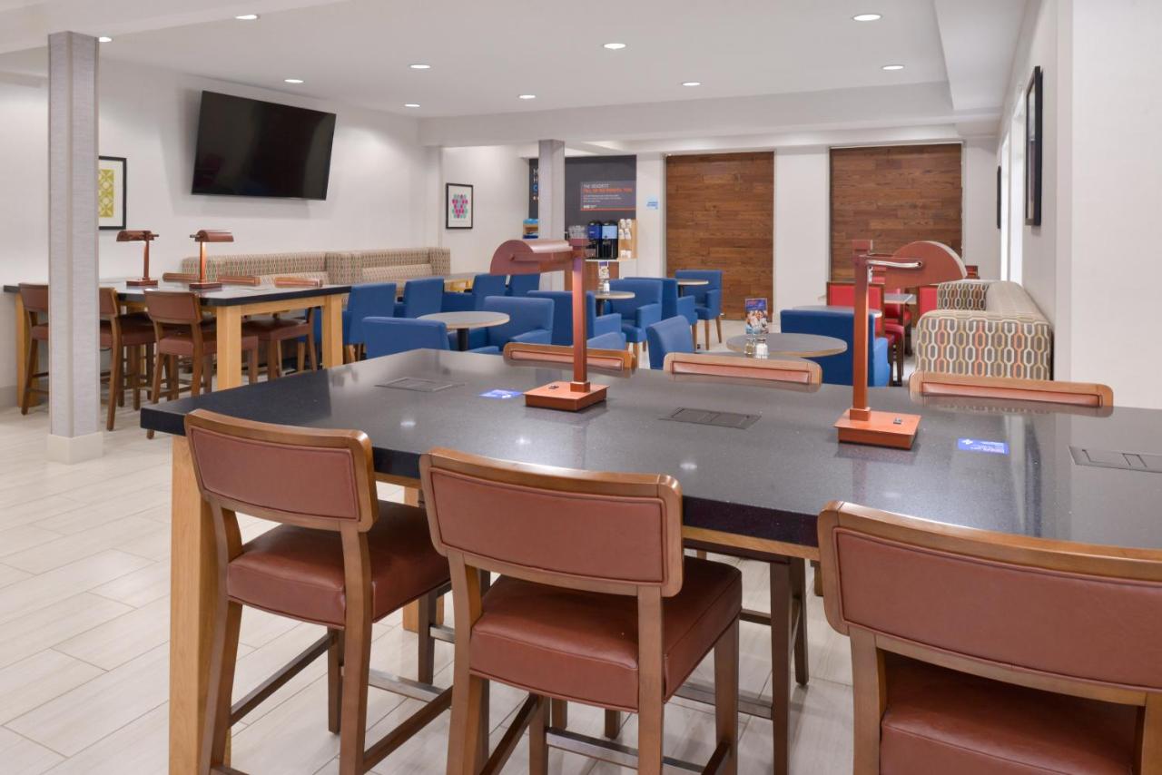  | Holiday Inn Express Wixom, an IHG Hotel