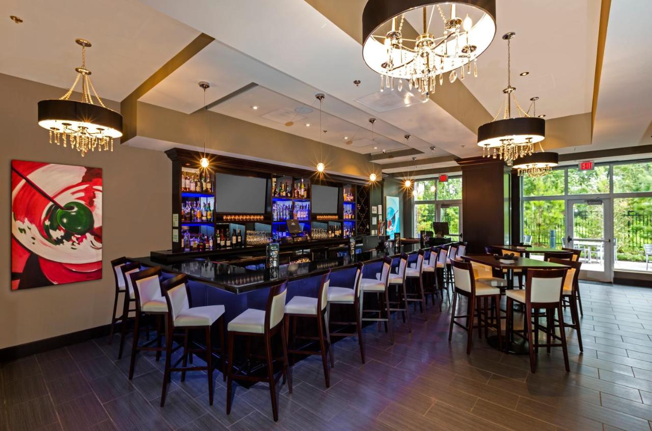 | Crowne Plaza Shenandoah - The Woodlands