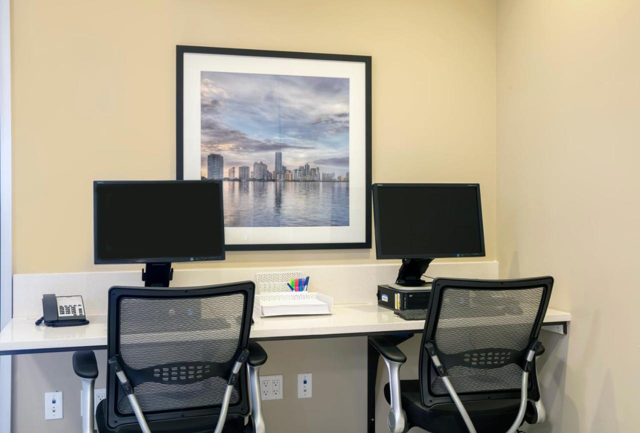 | Candlewood Suites - Miami Exec Airport - Kendall, an IHG Hotel