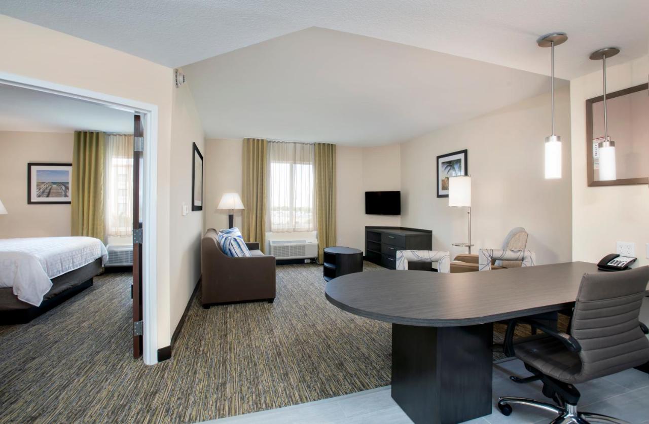 | Candlewood Suites - Miami Exec Airport - Kendall, an IHG Hotel