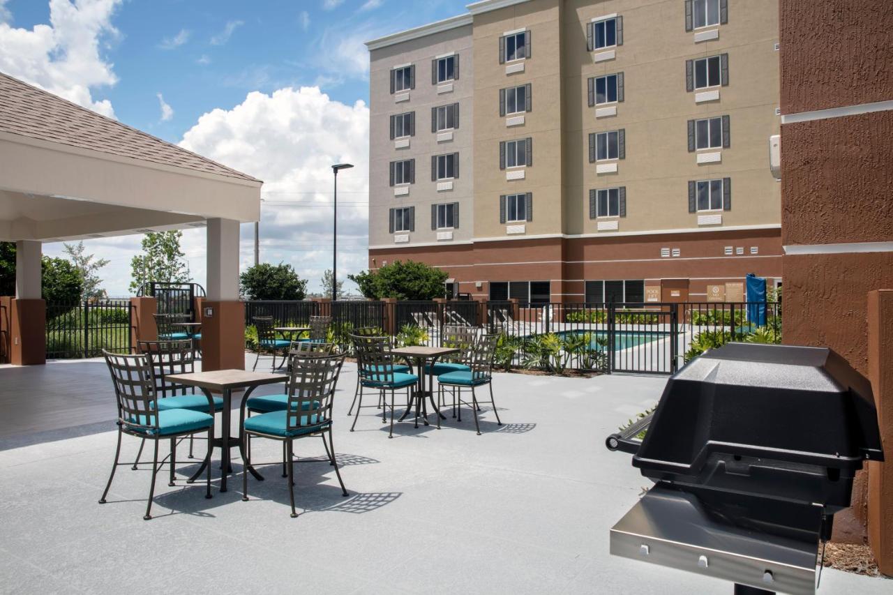 | Candlewood Suites - Miami Exec Airport - Kendall, an IHG Hotel