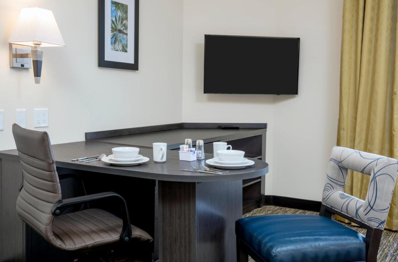 | Candlewood Suites - Miami Exec Airport - Kendall, an IHG Hotel