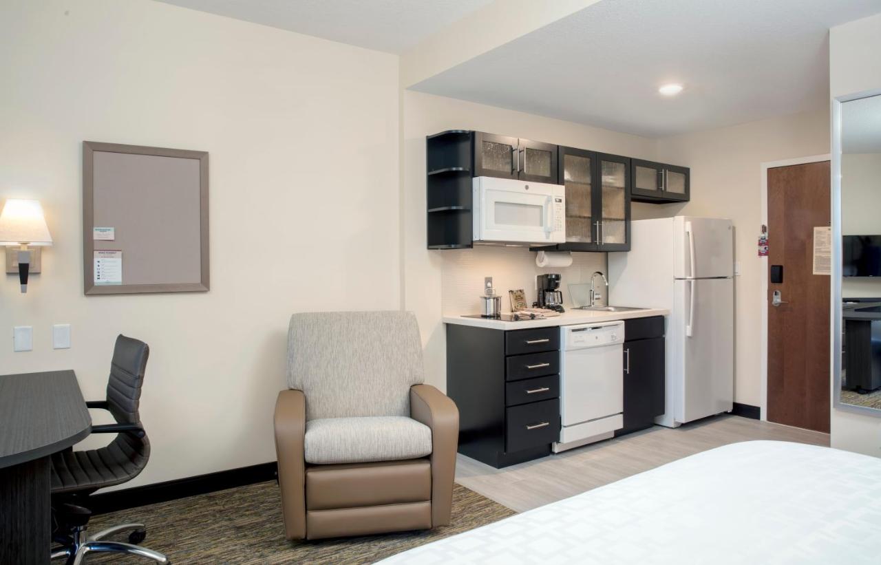 | Candlewood Suites - Miami Exec Airport - Kendall, an IHG Hotel