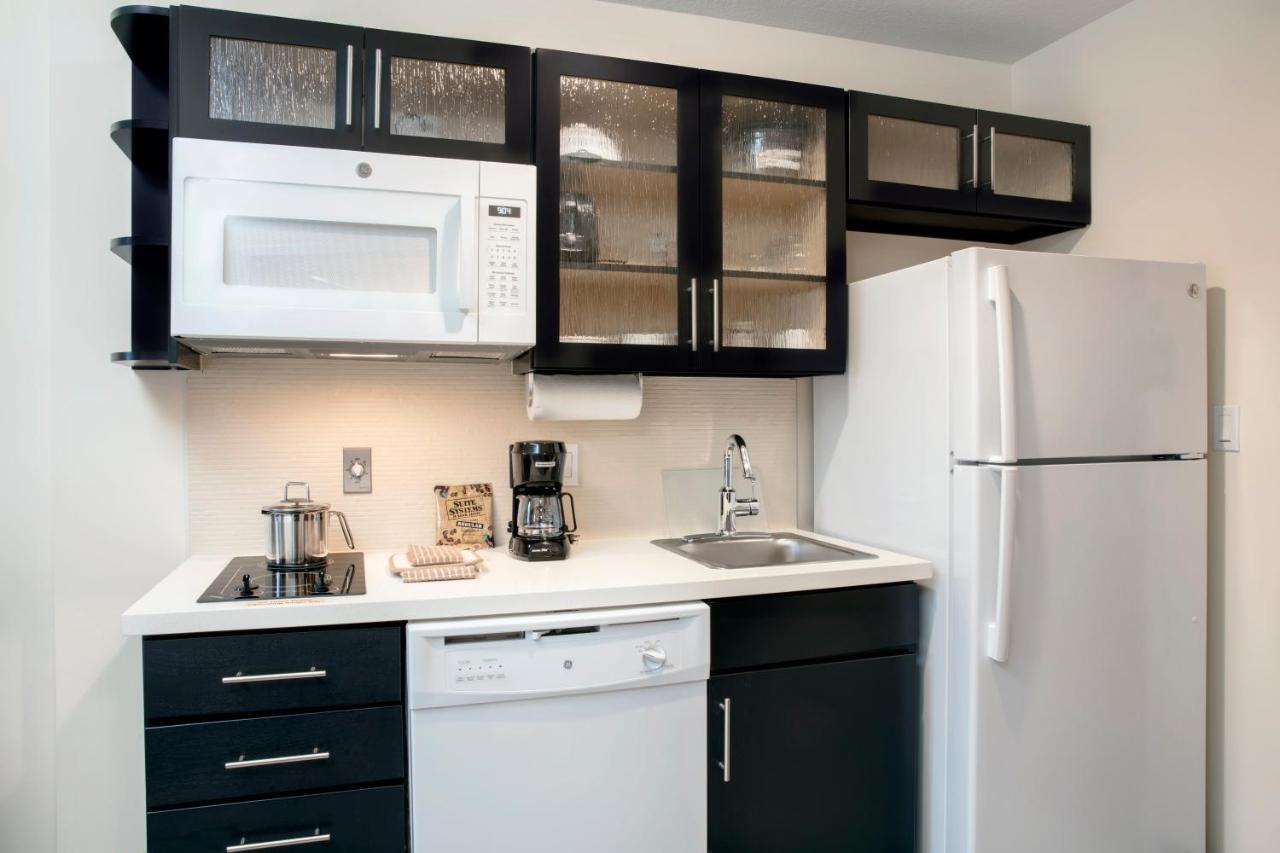 | Candlewood Suites - Miami Exec Airport - Kendall, an IHG Hotel
