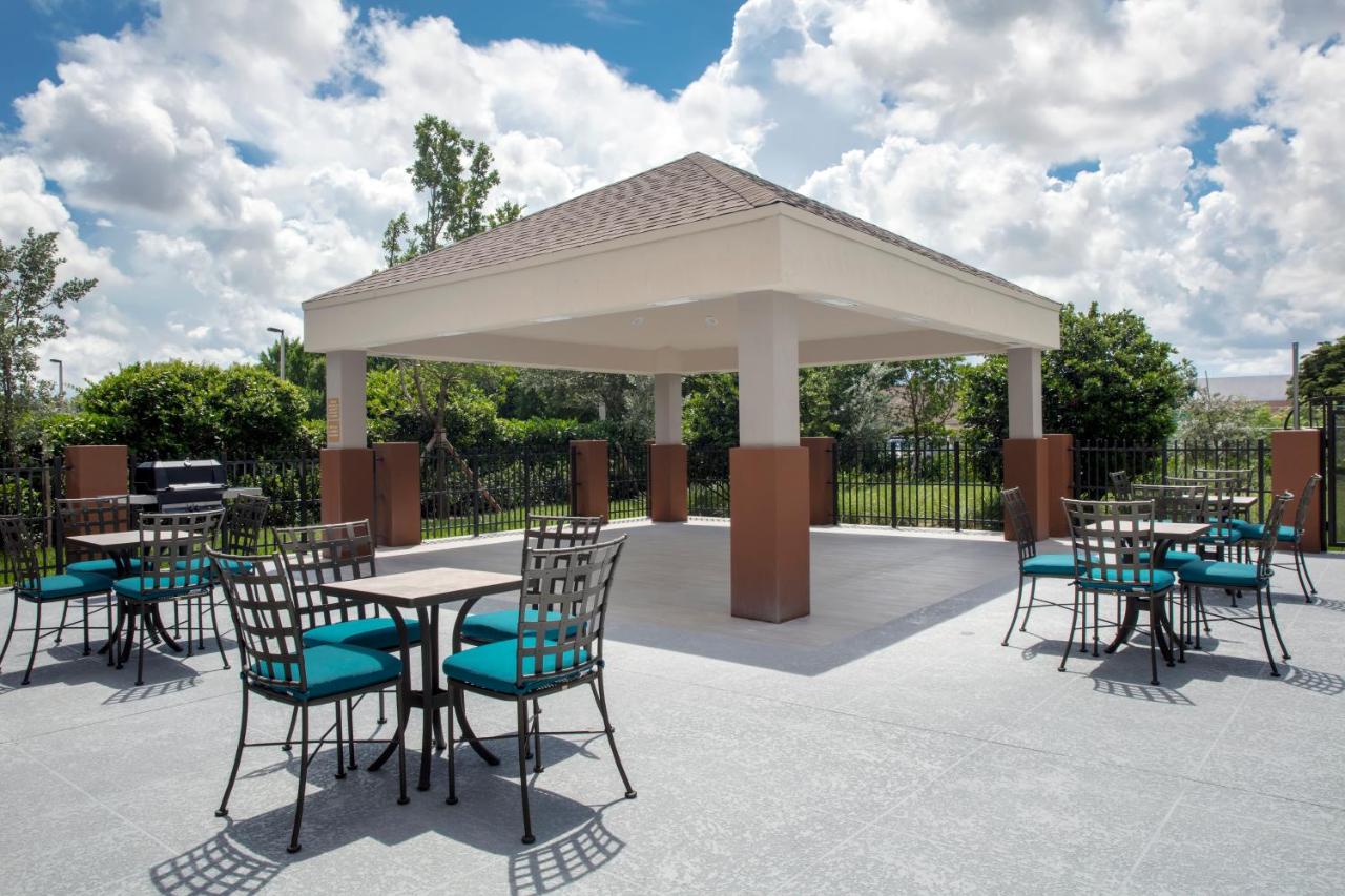 | Candlewood Suites - Miami Exec Airport - Kendall, an IHG Hotel
