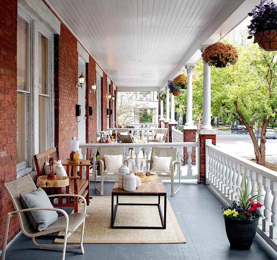 | Modern 4 Bed Brownstone in Historic Downtown