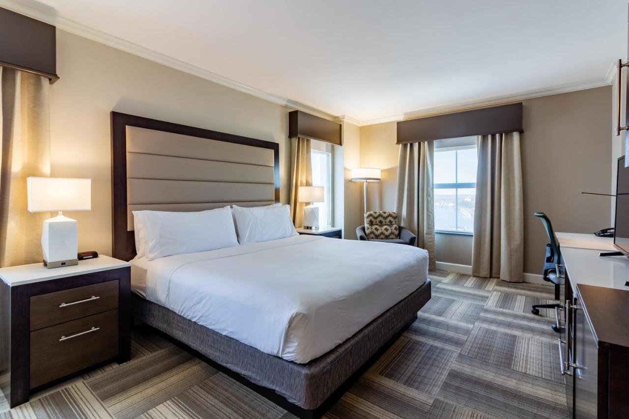 | Holiday Inn Express Savannah - Historic District, an IHG Hotel