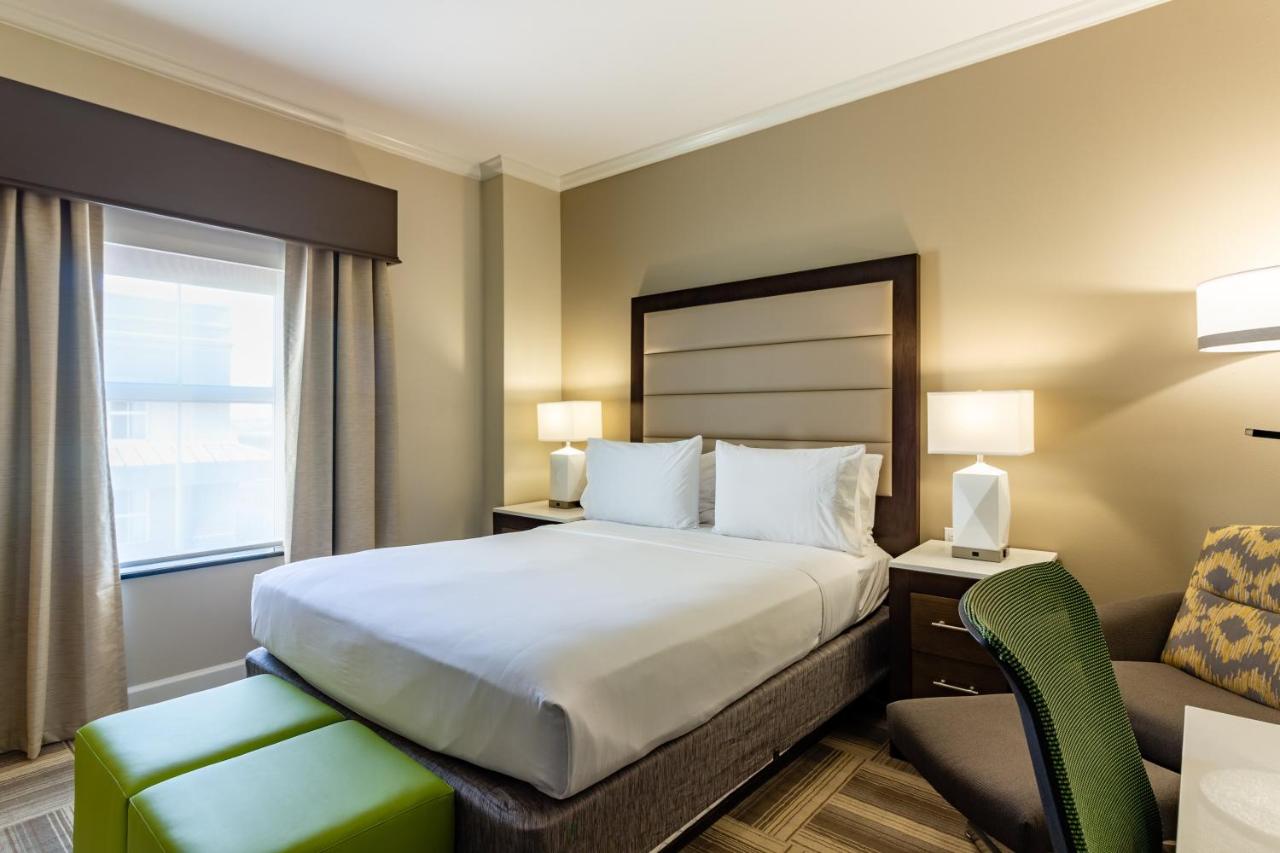 | Holiday Inn Express Savannah - Historic District, an IHG Hotel