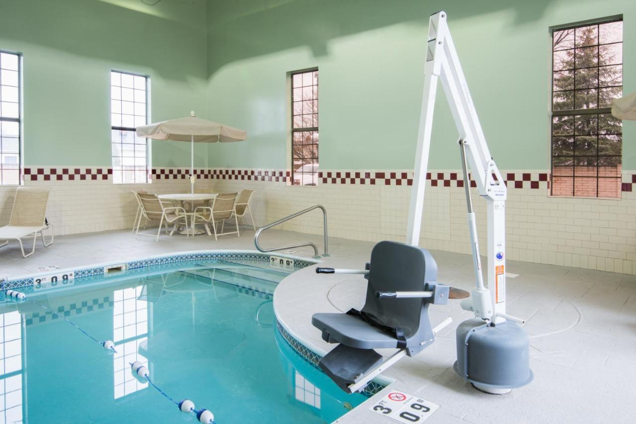| Holiday Inn Express Cleveland Airport - Brook Park, an IHG Hotel