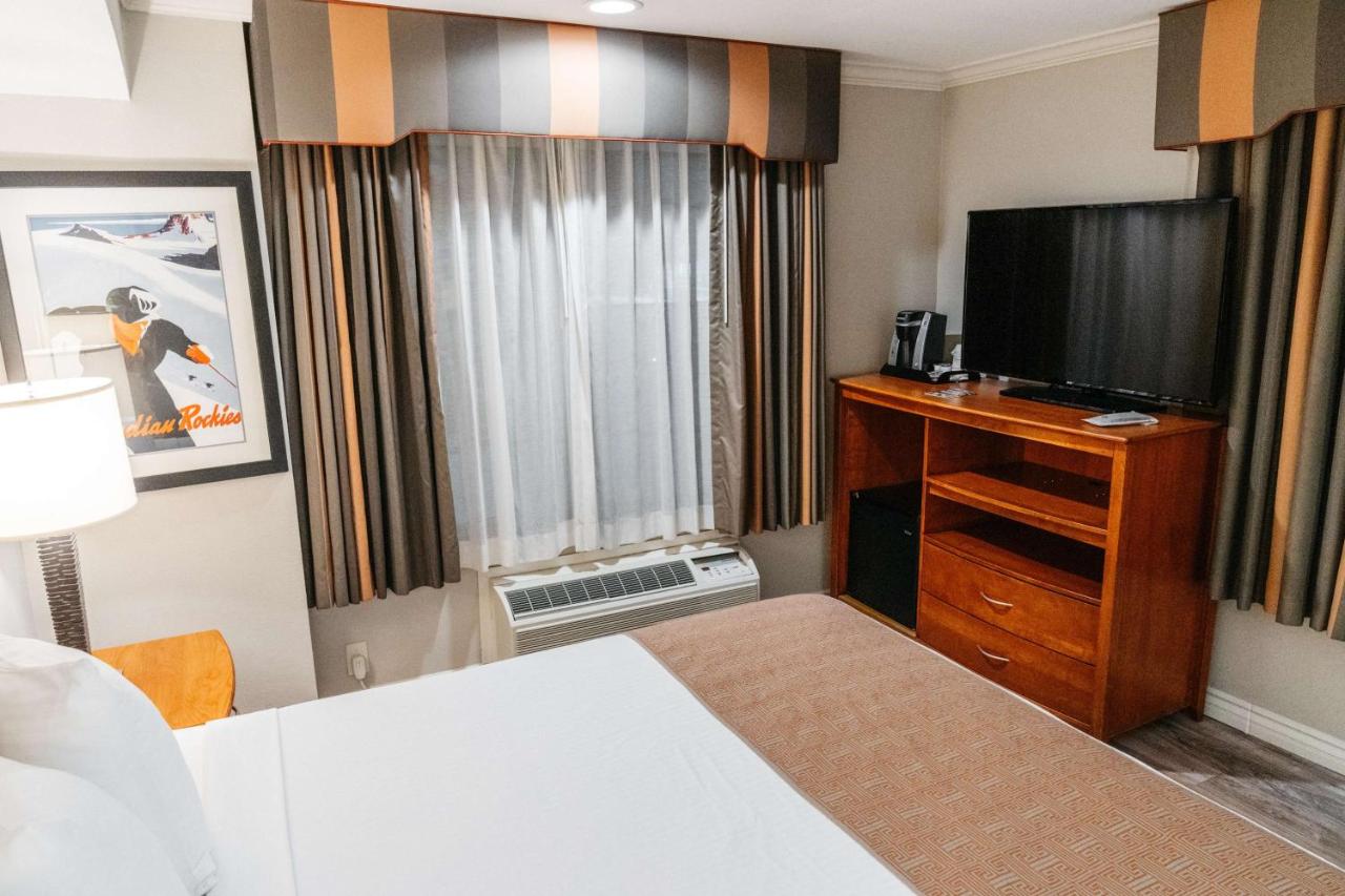 Suite with One King and One Queen Bed at Best Western Palm Garden Inn