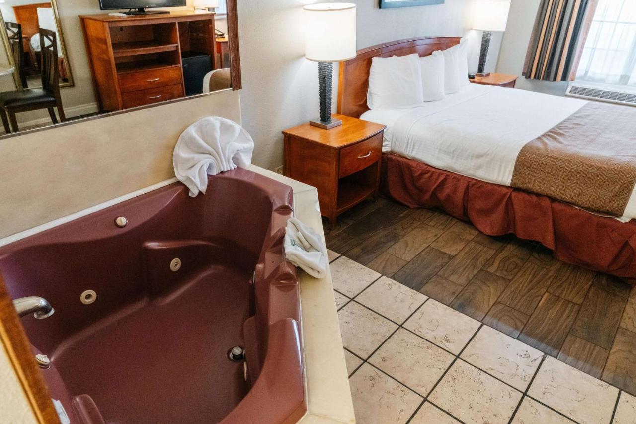 King Room at Best Western Palm Garden Inn