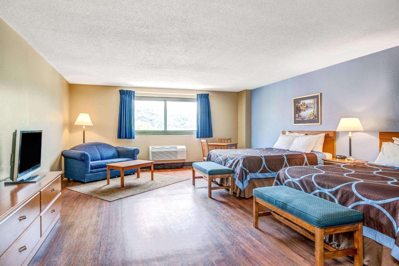 | Super 8 by Wyndham Mahwah