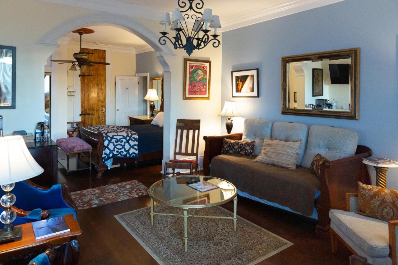 | Blue60 Marigny Inn