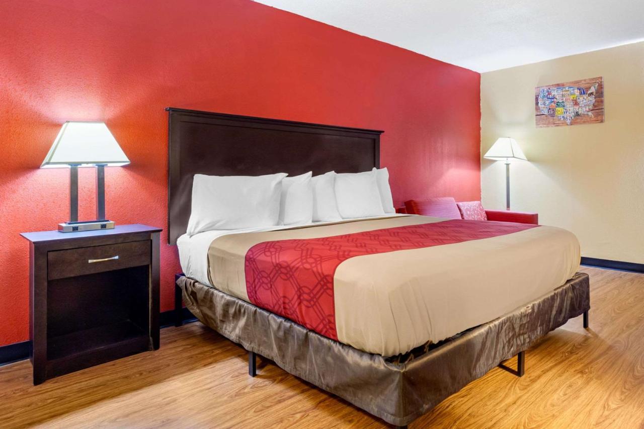 King Room - Non-Smoking at Econo Lodge Burlington I-40