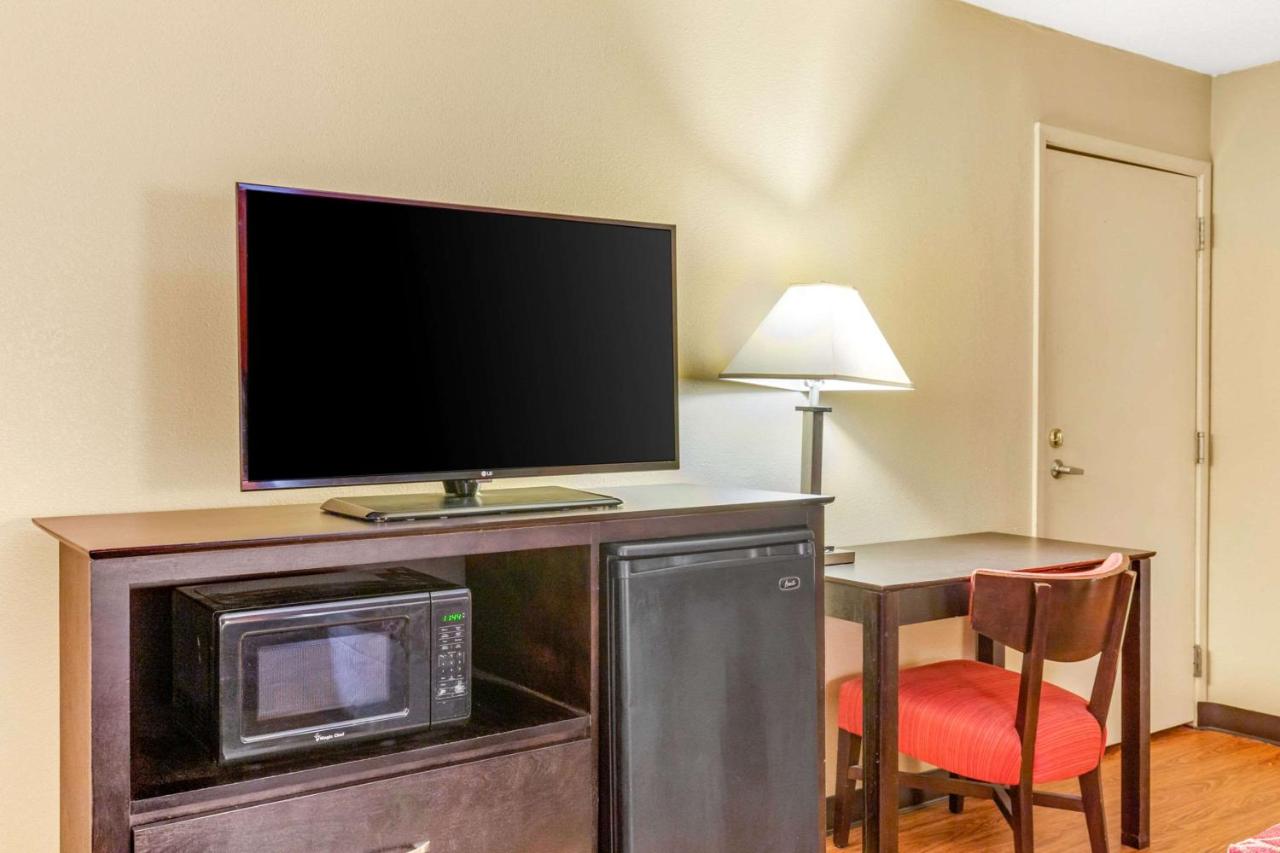 Double Room with Two Double Beds - Non-Smoking at Econo Lodge Burlington I-40