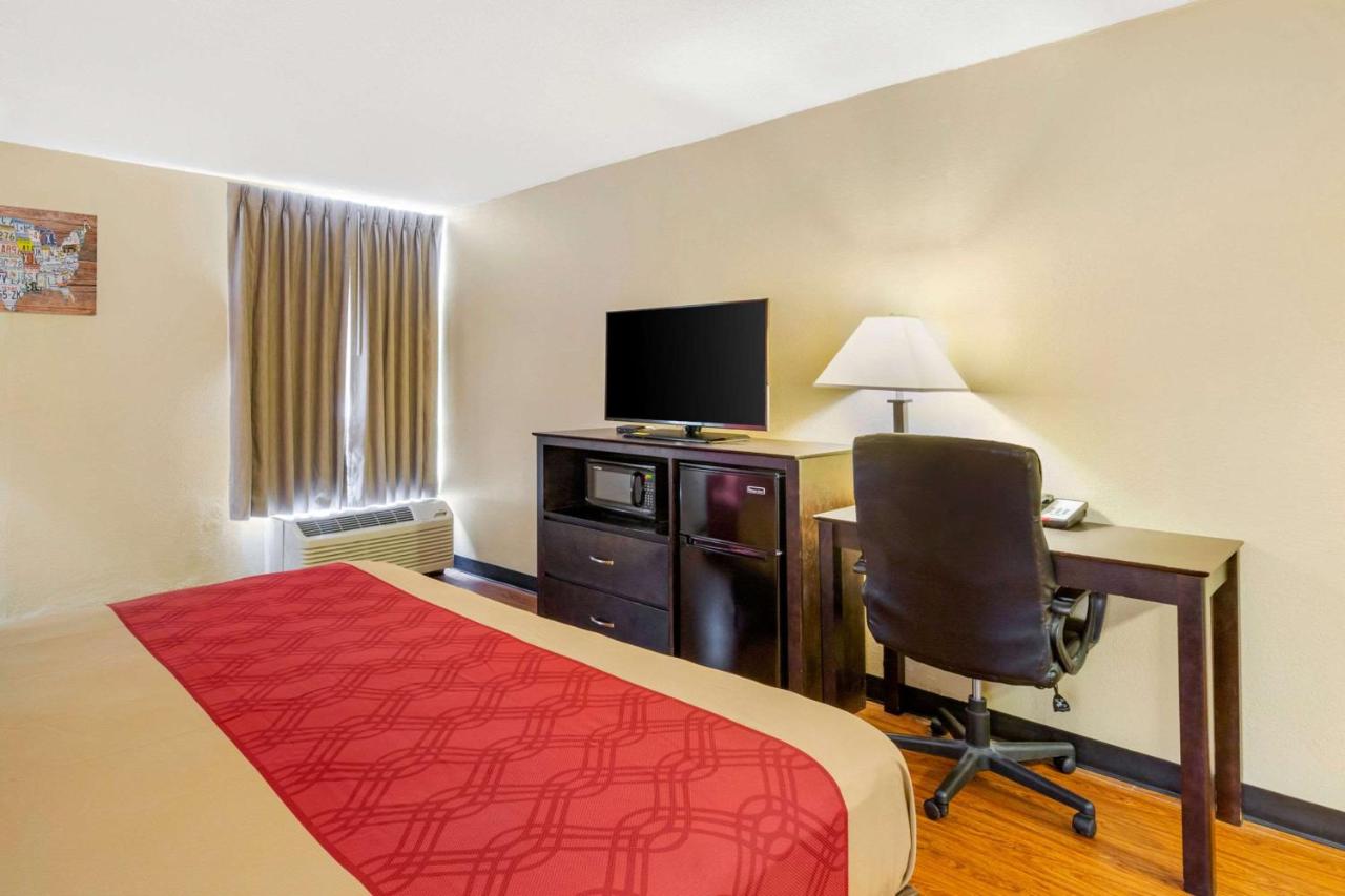 King Room - Non-Smoking at Econo Lodge Burlington I-40