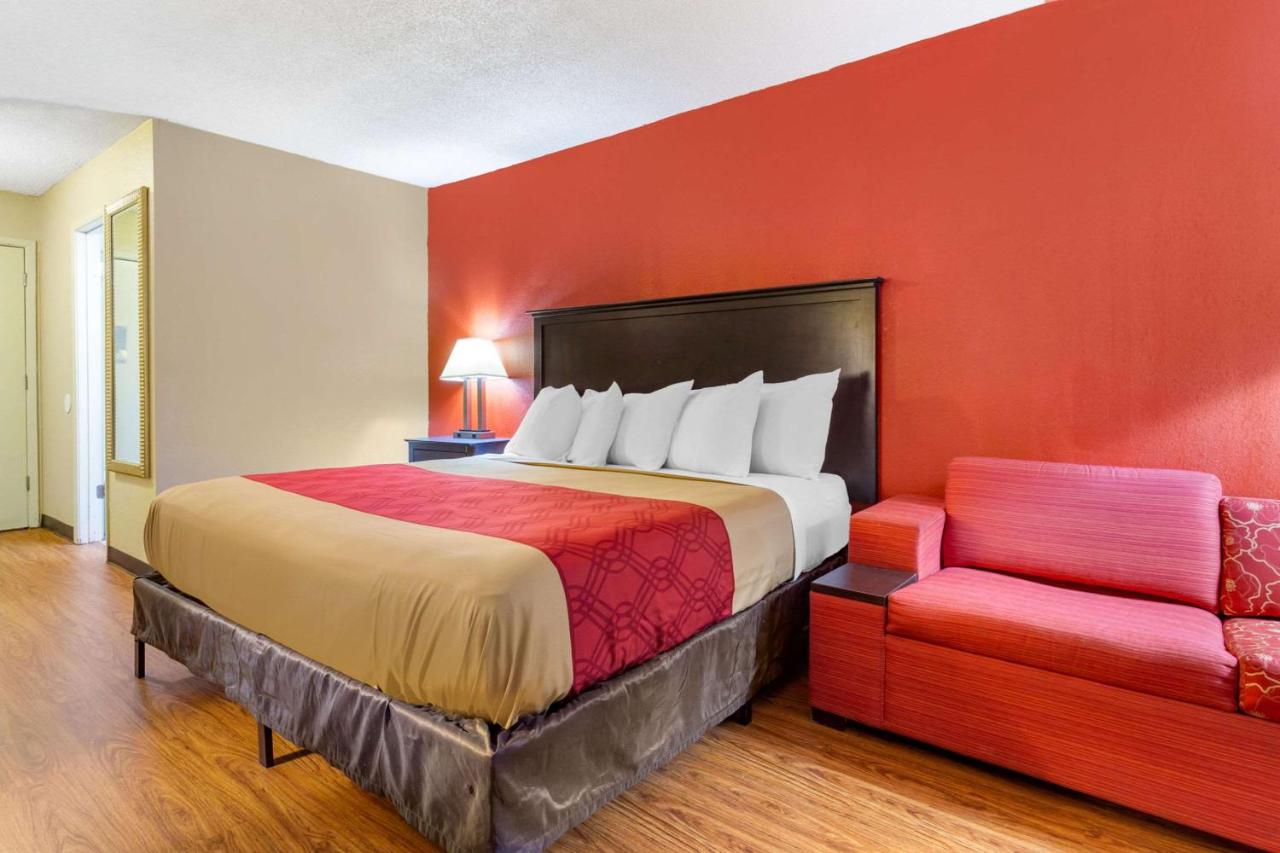 King Room - Non-Smoking at Econo Lodge Burlington I-40