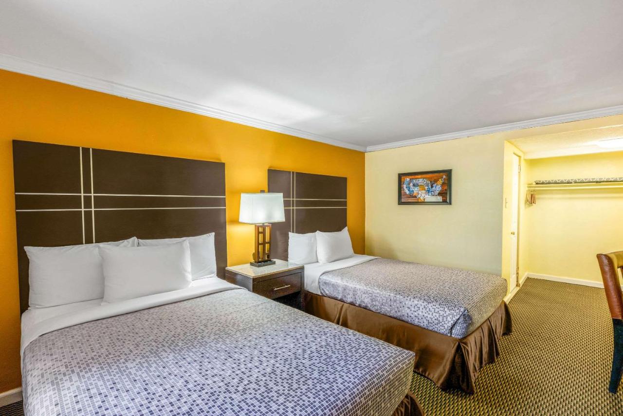 Double Room - Smoking at AC Lodge by Beach and Boardwalk