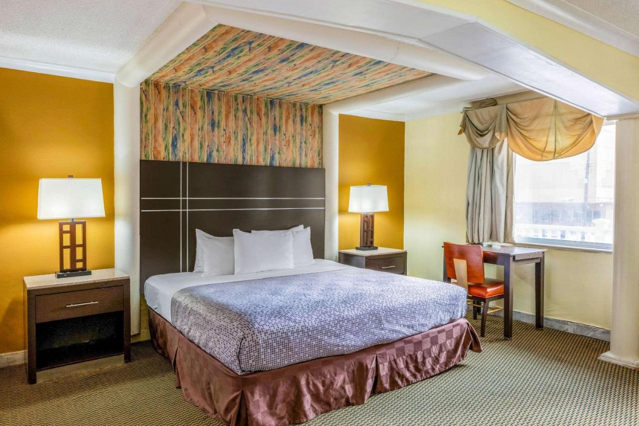 Standard King Room - Smoking at AC Lodge by Beach and Boardwalk