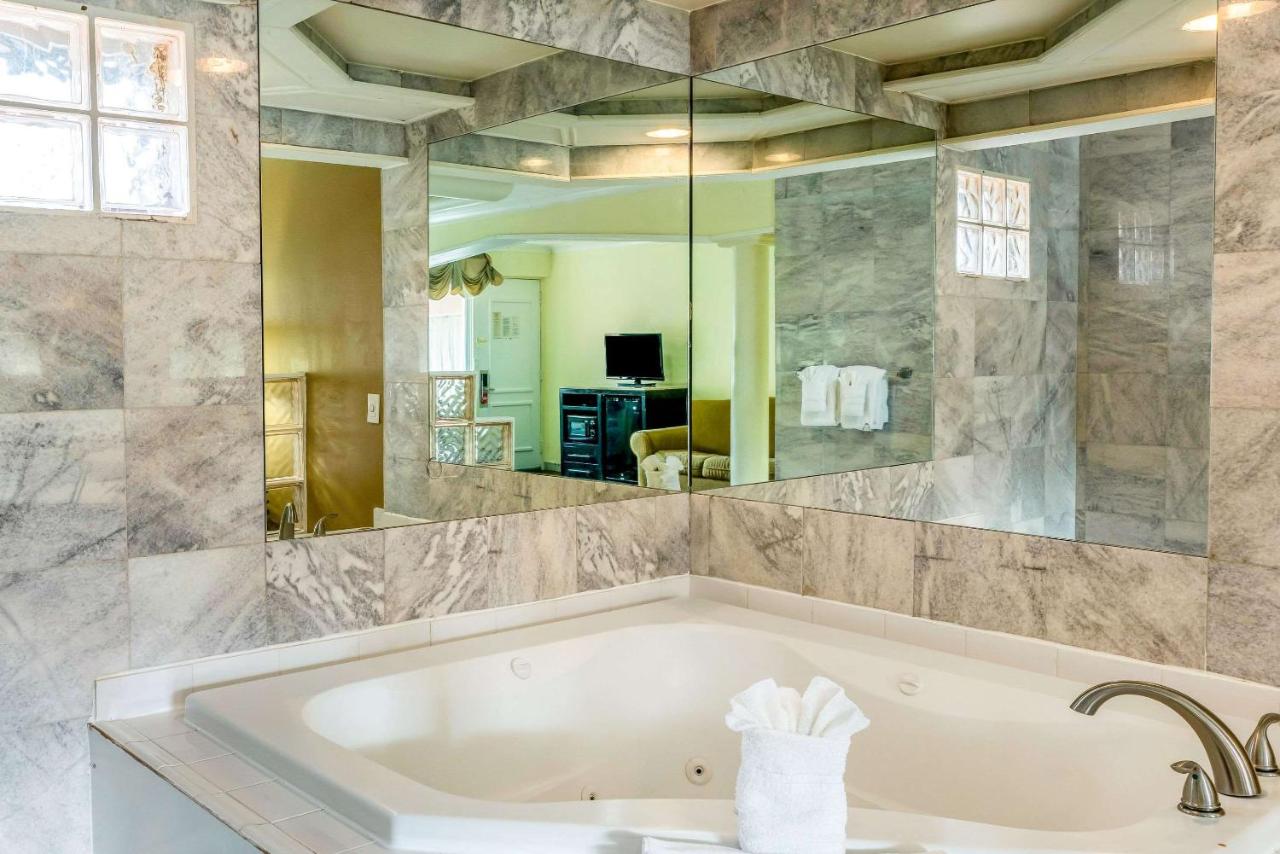 King Suite with 2 Person Whirlpool In Bath at AC Lodge by Beach and Boardwalk