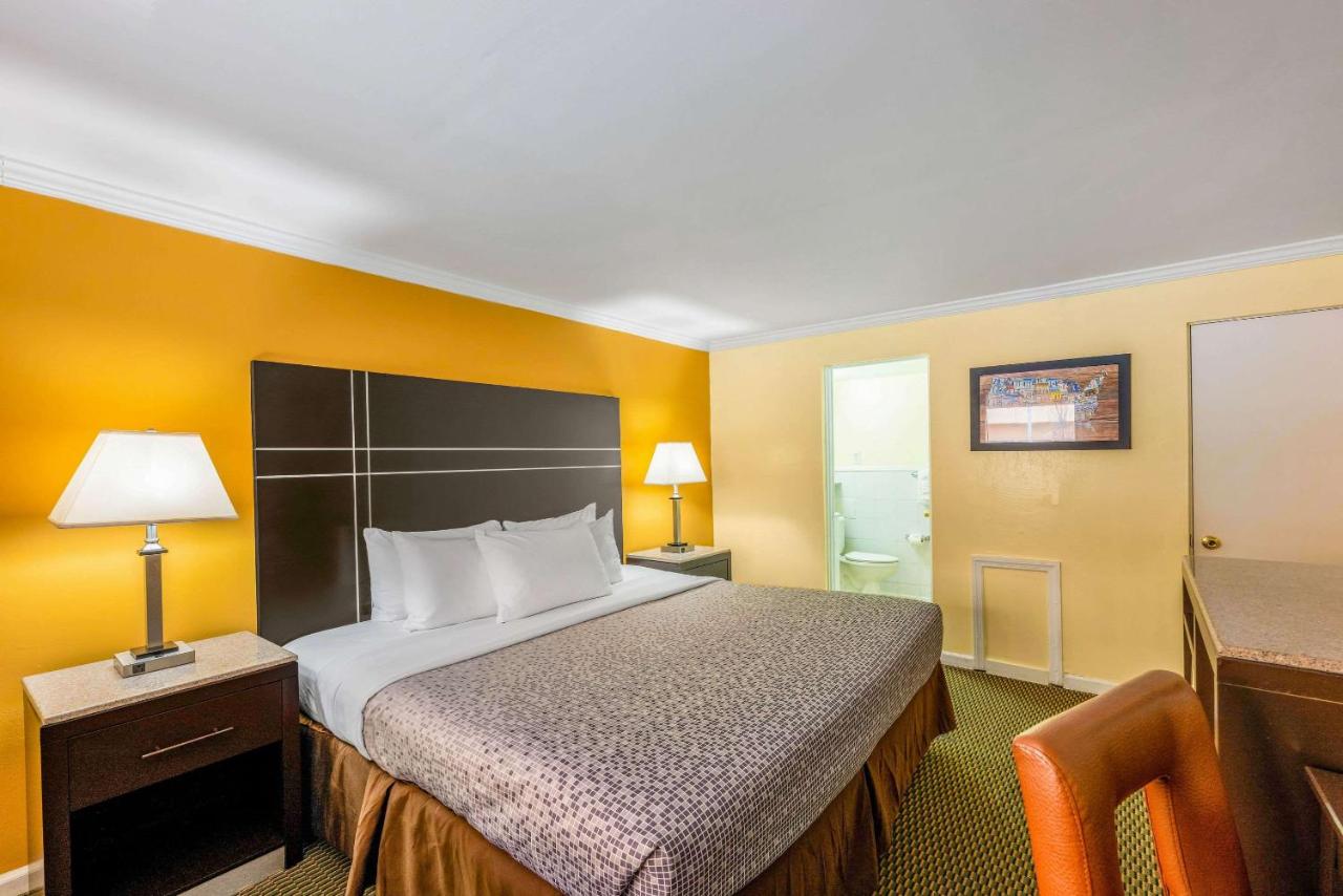King Room - Non-Smoking at AC Lodge by Beach and Boardwalk