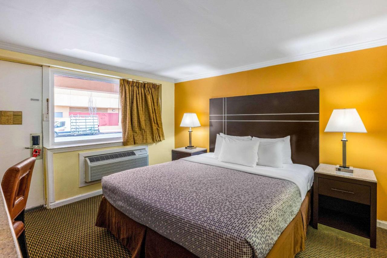 King Room - Non-Smoking at AC Lodge by Beach and Boardwalk