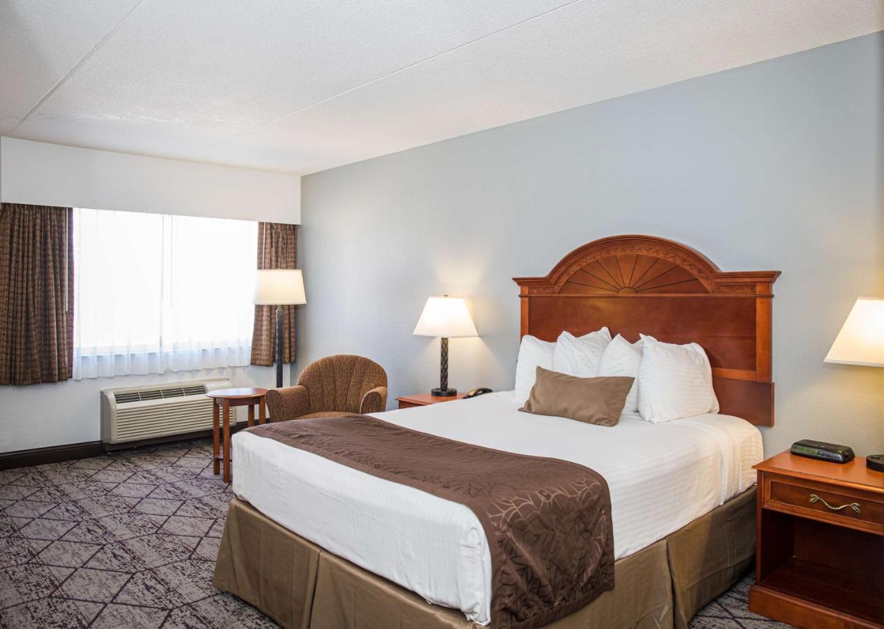 Room #48250439 at Best Western Plus Longbranch Hotel & Convention Center