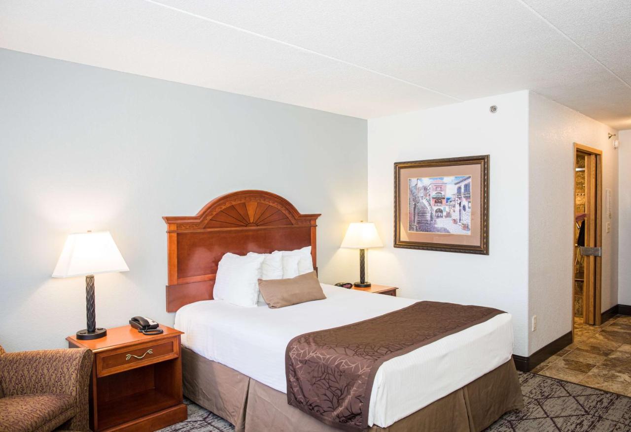 Room #48250445 at Best Western Plus Longbranch Hotel & Convention Center